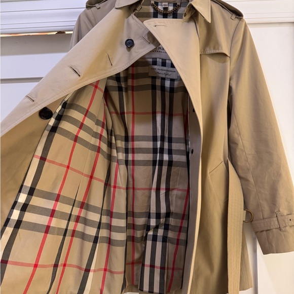 Burberry Sandringham Double-Breasted Trench Coat in mid-length size uk 10 - Picture 8 of 11